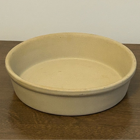 PAMPERED CHEF 8" ROUND STONEWARE BAKING DISH ~ TOASTER OVEN SIZE ~ MADE IN USA - Picture 1 of 7